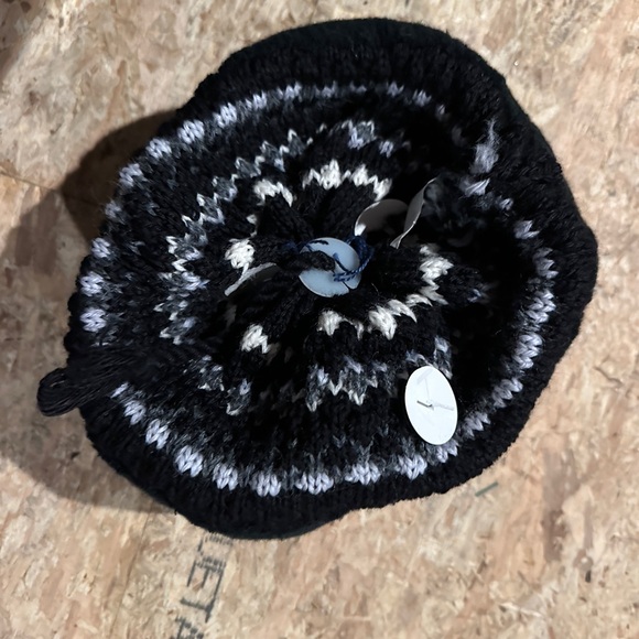 NWT Brand new, never worn Turtle Fur black, gray&white fleece lined pom pom hat - Picture 7 of 7